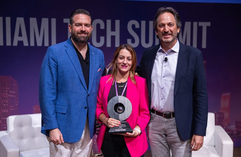 Angelica Santibañez receives the “Miami Tech Champion Award” for 2024