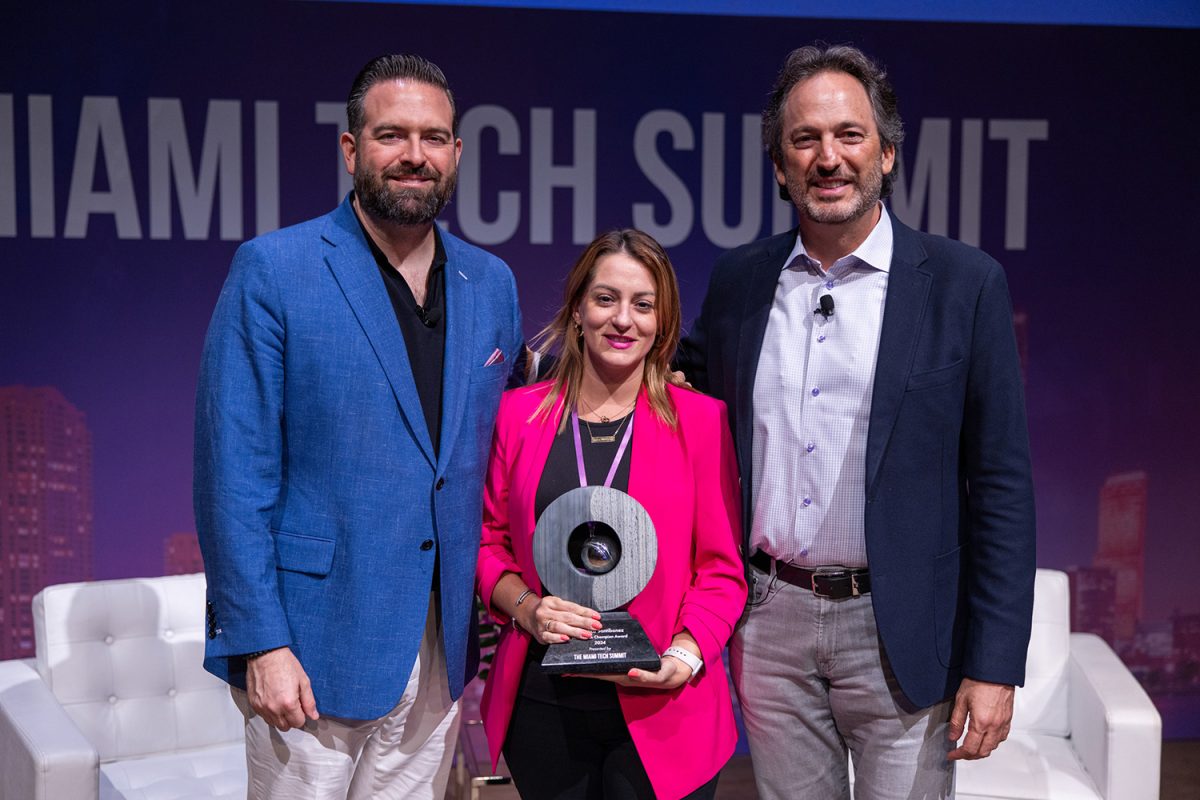Angelica Santibañez receives the “Miami Tech Champion Award” for 2024
